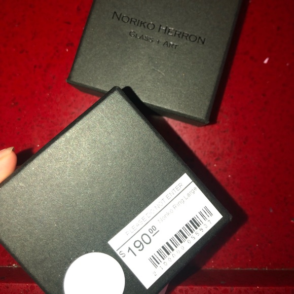 Glass ring - Picture 3 of 3